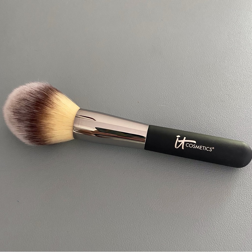 IT Cosmetics Heavenly Luxe Wand Ball Powder Brush #8